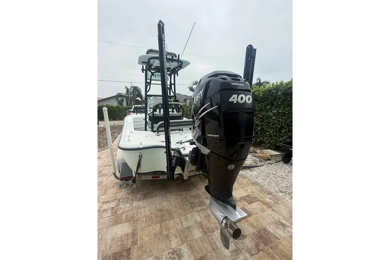Slide: The Image of 2020 Yellowfin 24 Bay CE boat with Mercury 400 Verado outboard engine. - 5