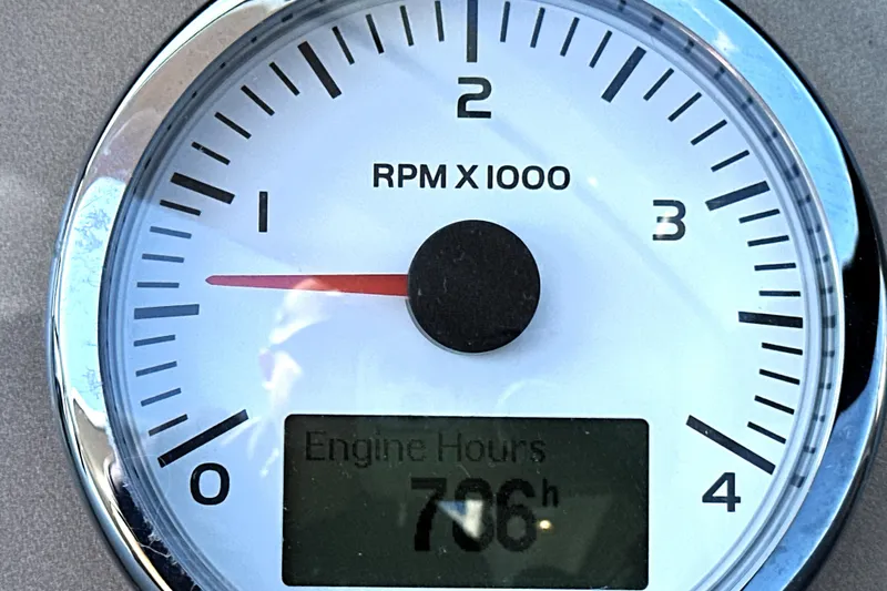 Slide: The Image of Tachometer of 2016 Prestige 500S showing 706 engine hours. - 31