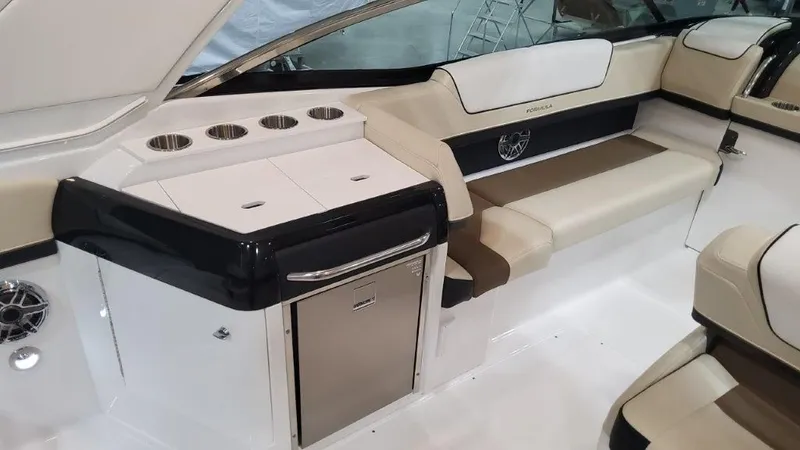 Slide: The Image of 2024 Formula 310 Bowrider 10 - 10