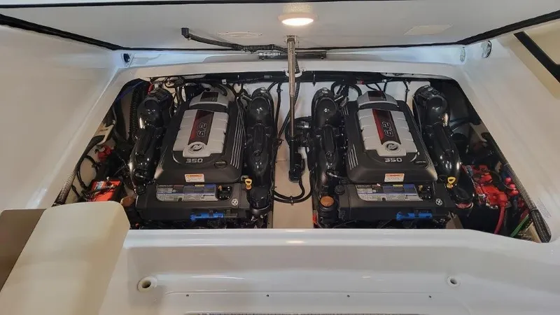 Slide: The Image of 2024 Formula 310 Bowrider 8 - 8