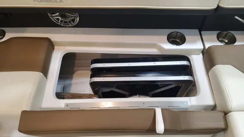 Slide: The Image of 2024 Formula 310 Bowrider 9 - 9