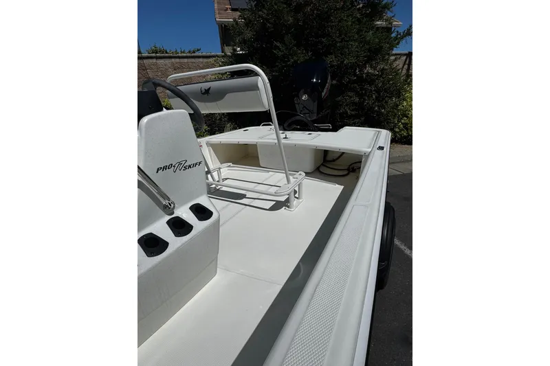 Slide: The Image of 2026 Mako Pro Skiff 17 CC boat interior with console and seating. - 7