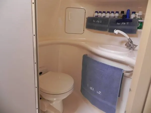 Slide: The Image of Sea Ray 330 Sundancer 1998 - 11