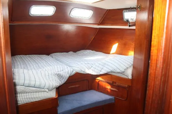 Slide: The Image of Gulfstar 44 Center Cockpit 1981 - 11