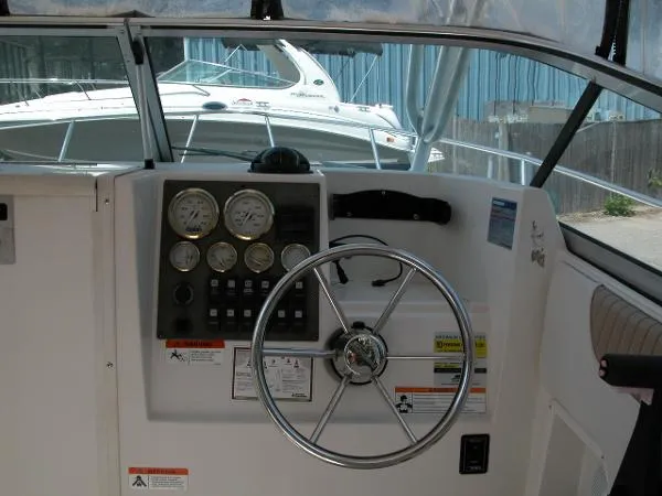 Slide: The Image of Seaswirl 2601 Walkaround O/B 2006 - 10
