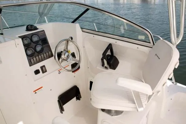 Slide: The Image of Seaswirl 2601 Walkaround O/B 2006 - 11