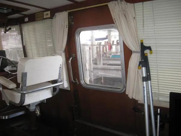 Slide: The Image of Wellington Long Range Motor Yacht 1985 - 5