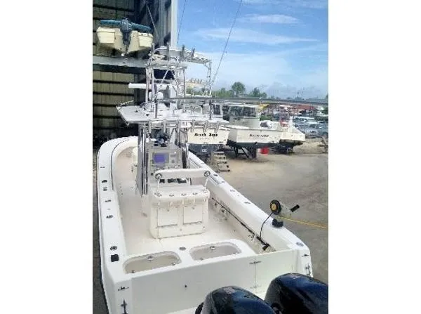Slide: The Image of Contender 31 Center Console 2003 - 3