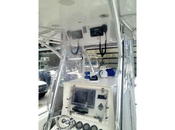 Slide: The Image of Contender 31 Center Console 2003 - 8