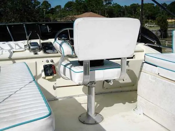 Slide: The Image of Tollycraft - 26 Sedan 1980 - 9