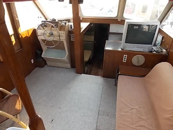 Slide: The Image of Uniflite 42 Double Cabin 1972 - 11