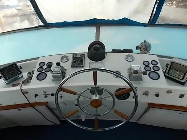 Slide: The Image of Uniflite 42 Double Cabin 1972 - 4
