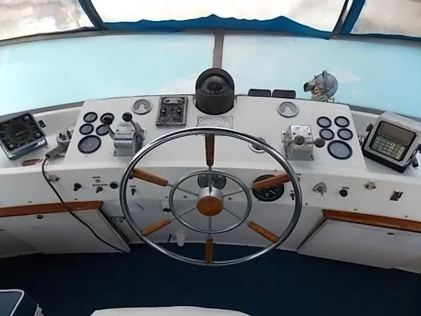 Slide: The Image of Uniflite 42 Double Cabin 1972 - 5