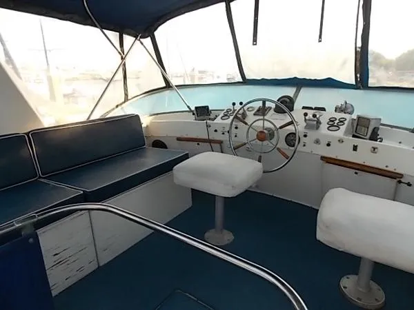 Slide: The Image of Uniflite 42 Double Cabin 1972 - 7