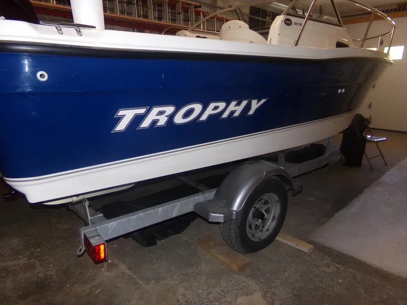 Slide: The Image of Trophy 1802 Walkaround 2006 - 6