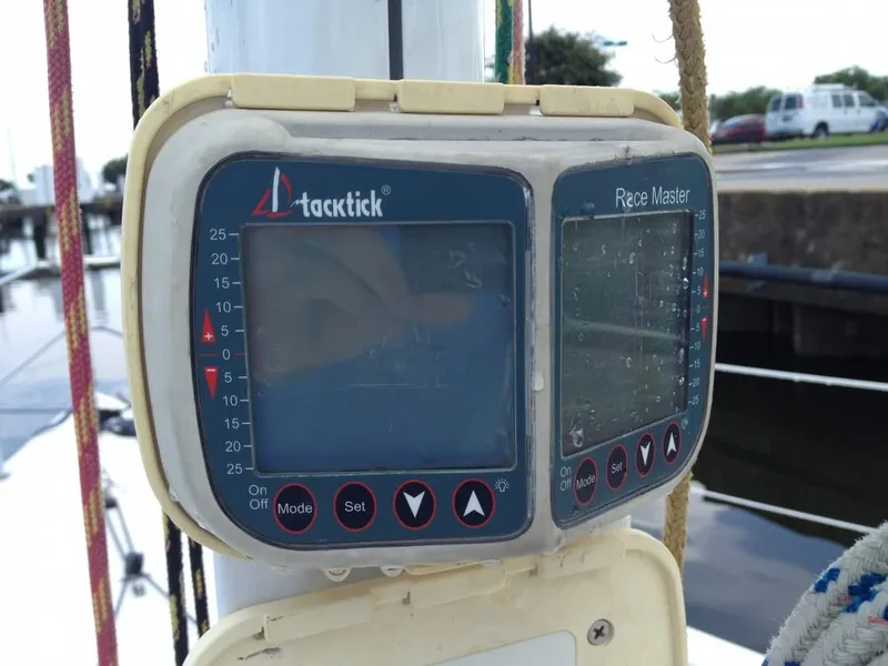 Slide: The Image of Kiwi 35 Ventura Racer 1985 - 5