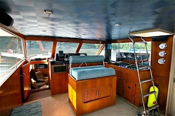 Slide: The Image of Pacemaker Motor Yacht 1977 - 9