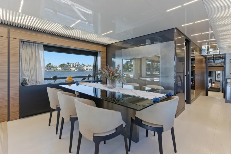 Slide: The Image of Decorative plant arrangement on Ferretti Yachts 920, 2018 model, elegant interior design. - 34