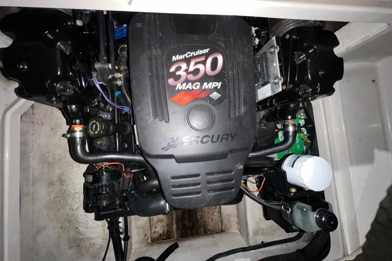 Slide: The Image of MerCruiser 350 MAG MPI engine in 2003 Sea Ray 225 Weekender. - 18