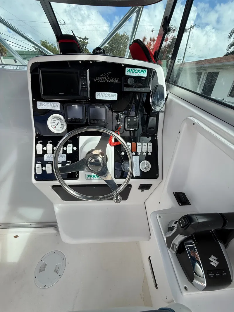 Slide: The Image of Pro-Line 2610 Walkaround 1999 - 8