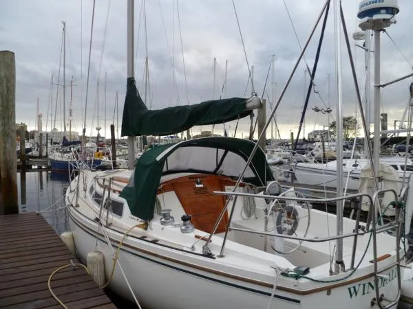 Slide: The Image of Catalina 30 Tall Rig 1986 - 0
