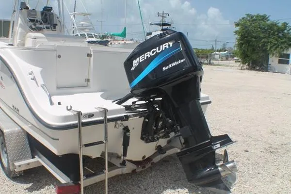 Slide: The Image of Trophy 2103 Center Console 2005 - 4