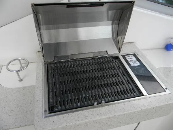 Slide: The Image of Sea Ray 310 Sundancer 2009 - 4