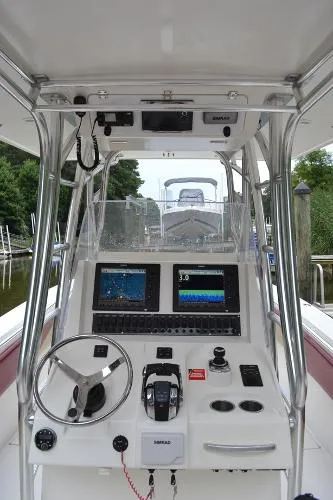 Slide: The Image of Statement Marine SUV Center Console 2011 - 10