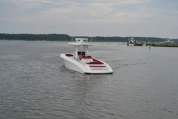 Slide: The Image of Statement Marine SUV Center Console 2011 - 3