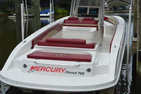 Slide: The Image of Statement Marine SUV Center Console 2011 - 6