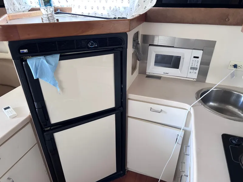 Slide: The Image of Sink on a 1995 Mainship 40 Sport Sedan boat. - 14