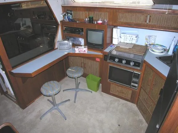 Slide: The Image of Sea Ray 390 Express Cruiser 1987 - 1