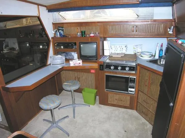 Slide: The Image of Sea Ray 390 Express Cruiser 1987 - 6