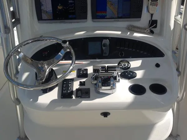 Slide: The Image of Boston Whaler 320 Outrage CC 2007 - 8