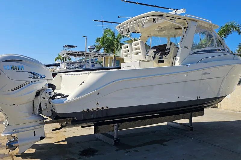 Slide: The Image of 2008 Hydra-Sports Vector 3500 VX boat with Yamaha engine, docked outdoors. - 13