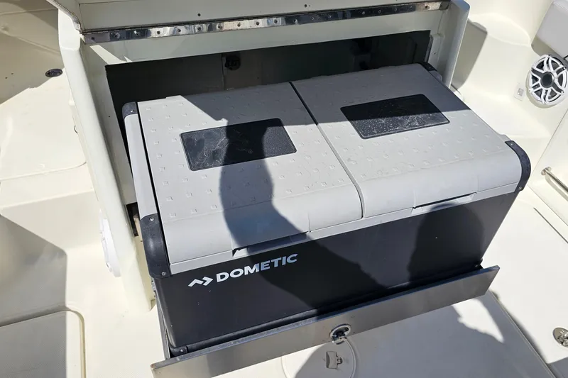 Slide: The Image of 2008 Hydra-Sports Vector 3500 VX with Dometic cooler in storage compartment. - 26