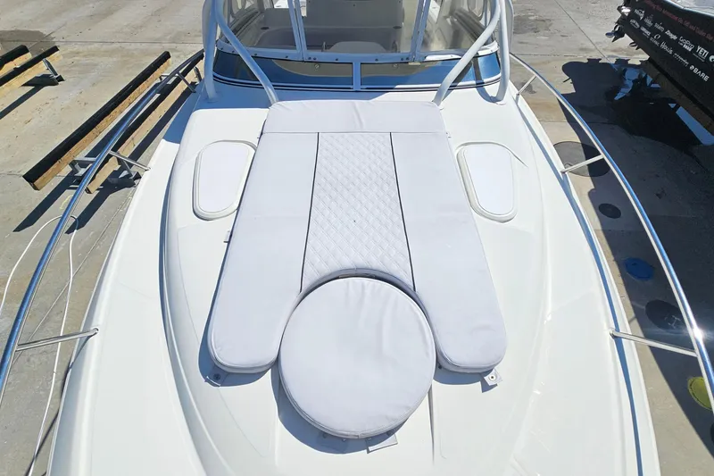 Slide: The Image of 2008 Hydra-Sports Vector 3500 VX boat with cushioned deck seating. - 31