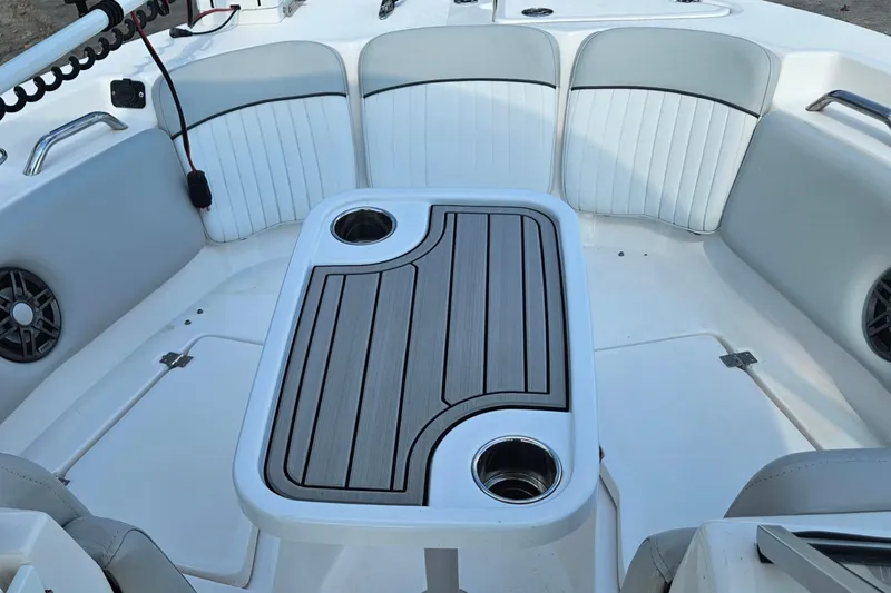 Slide: The Image of Captain's seat on 2022 Sea Fox 226 Traveler boat, featuring sleek design and comfortable upholstery. - 30