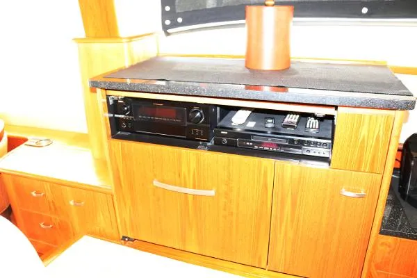 Slide: The Image of Tiara 5800 Sovran 2008 - 6