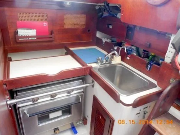 Slide: The Image of Tartan 33 Sloop 1981 - 3