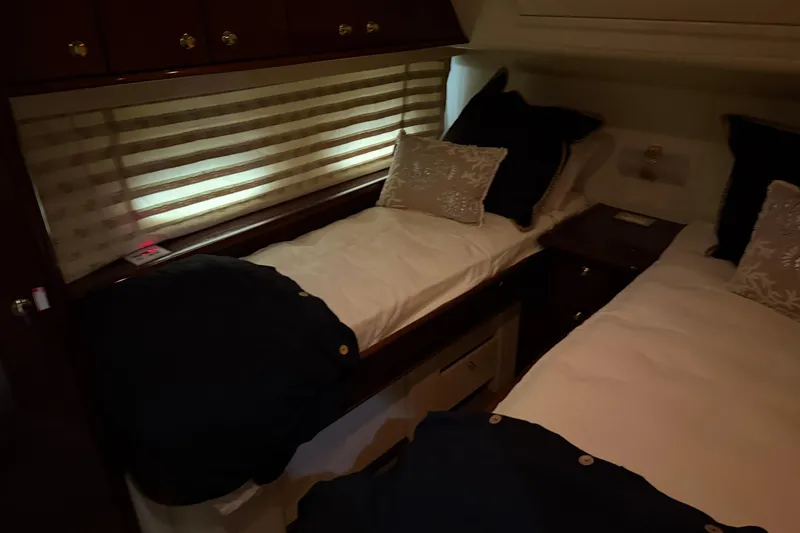 Slide: The Image of Luxurious twin cabin in 2006 Neptunus 56 Flybridge yacht with elegant bedding. - 37