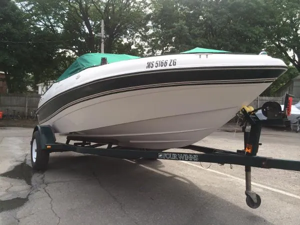 Slide: The Image of Four Winns Horizon Qx 170 with Trailer 1998 - 2