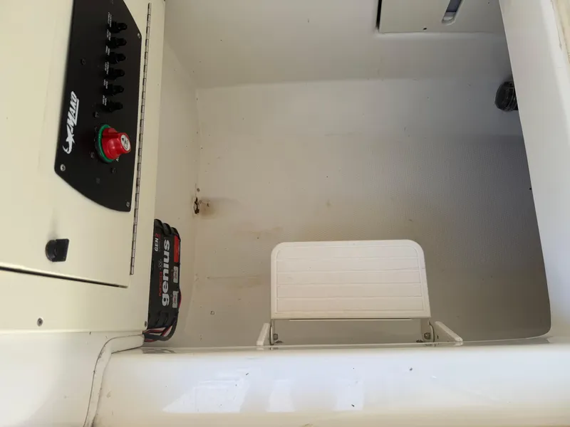 Slide: The Image of Mako 214 Center Console 2019 - 57