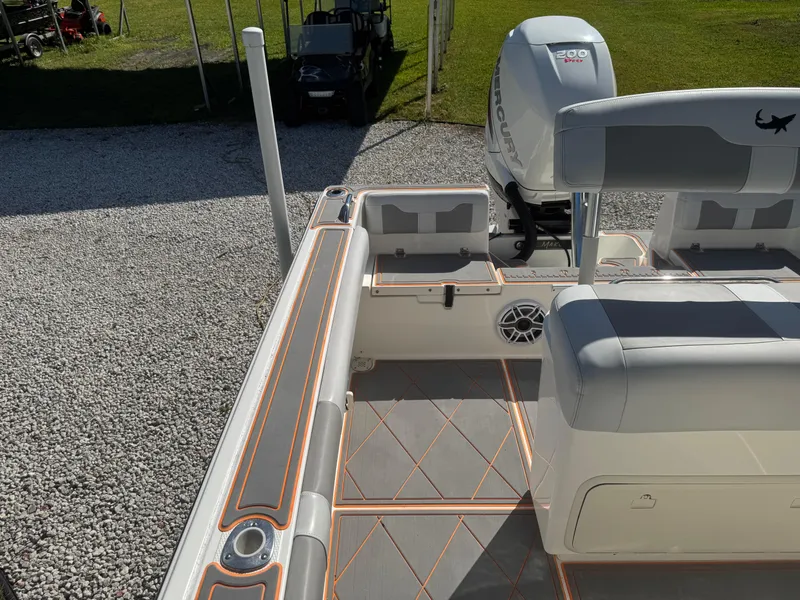 Slide: The Image of Mako 214 Center Console 2019 - 64