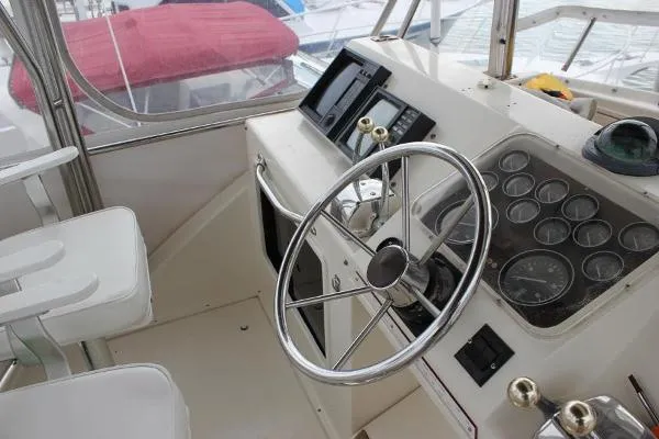 Slide: The Image of Ocean Yachts 32 Super Sport 1989 - 6