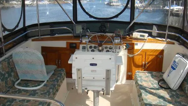 Slide: The Image of Californian Cockpit Motor Yacht 1985 - 6
