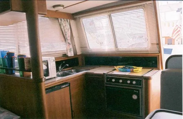 Slide: The Image of Tollycraft SPORT CRUISER 1988 - 4