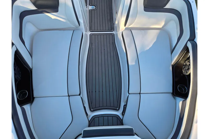 Slide: The Image of 2017 Yamaha Boats 242 Limited S E-Series interior seating, featuring sleek design and comfortable upholstery. - 19