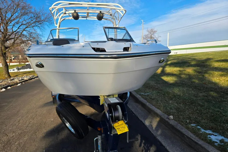 Slide: The Image of 2017 Yamaha Boats 242 Limited S E-Series on trailer, parked outdoors. - 6