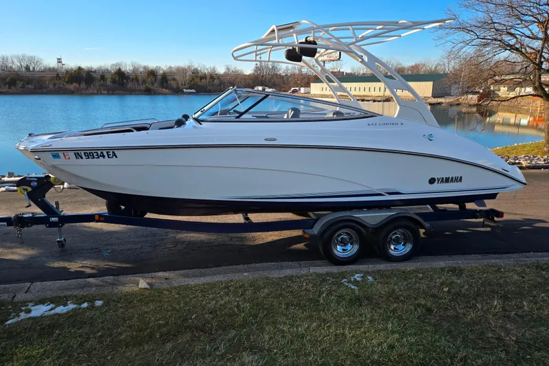 Slide: The Image of 2017 Yamaha Boats 242 Limited S E-Series on trailer by a lake. - 9